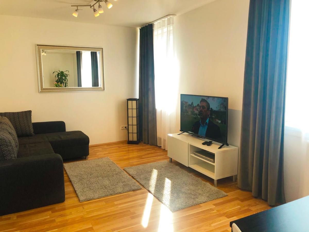 On The Top Apartments Praga Exterior foto