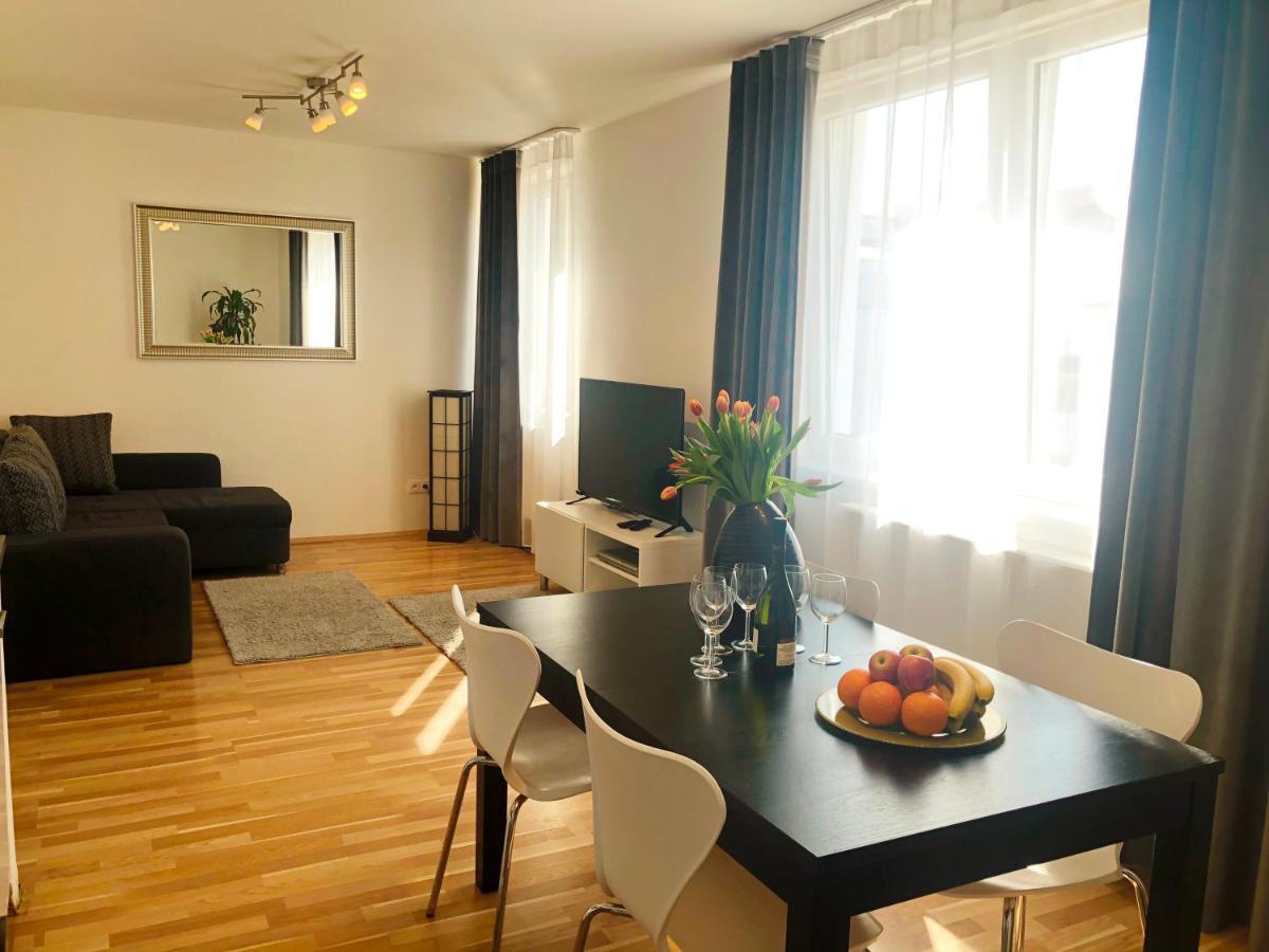 On The Top Apartments Praga Exterior foto